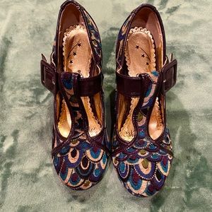 Ostrich pattern pump